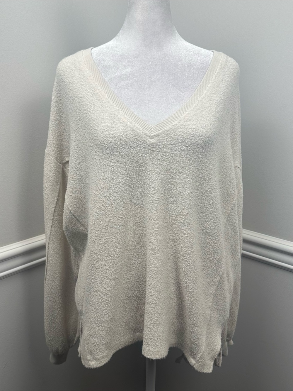 Urban Outfitters Cream V-Neck Textured Pullover S
